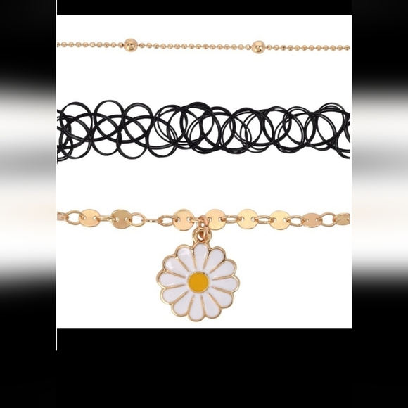 No Boundaries Women's Gold Tone 5pc Daisy Choker Set - Picture 2 of 5